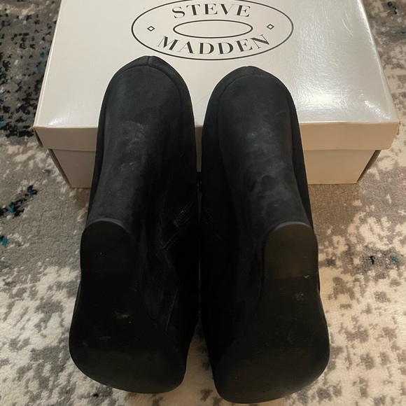 🖤 Steve Madden Wedge Peep-Toe Booties 🖤 - Picture 7 of 9